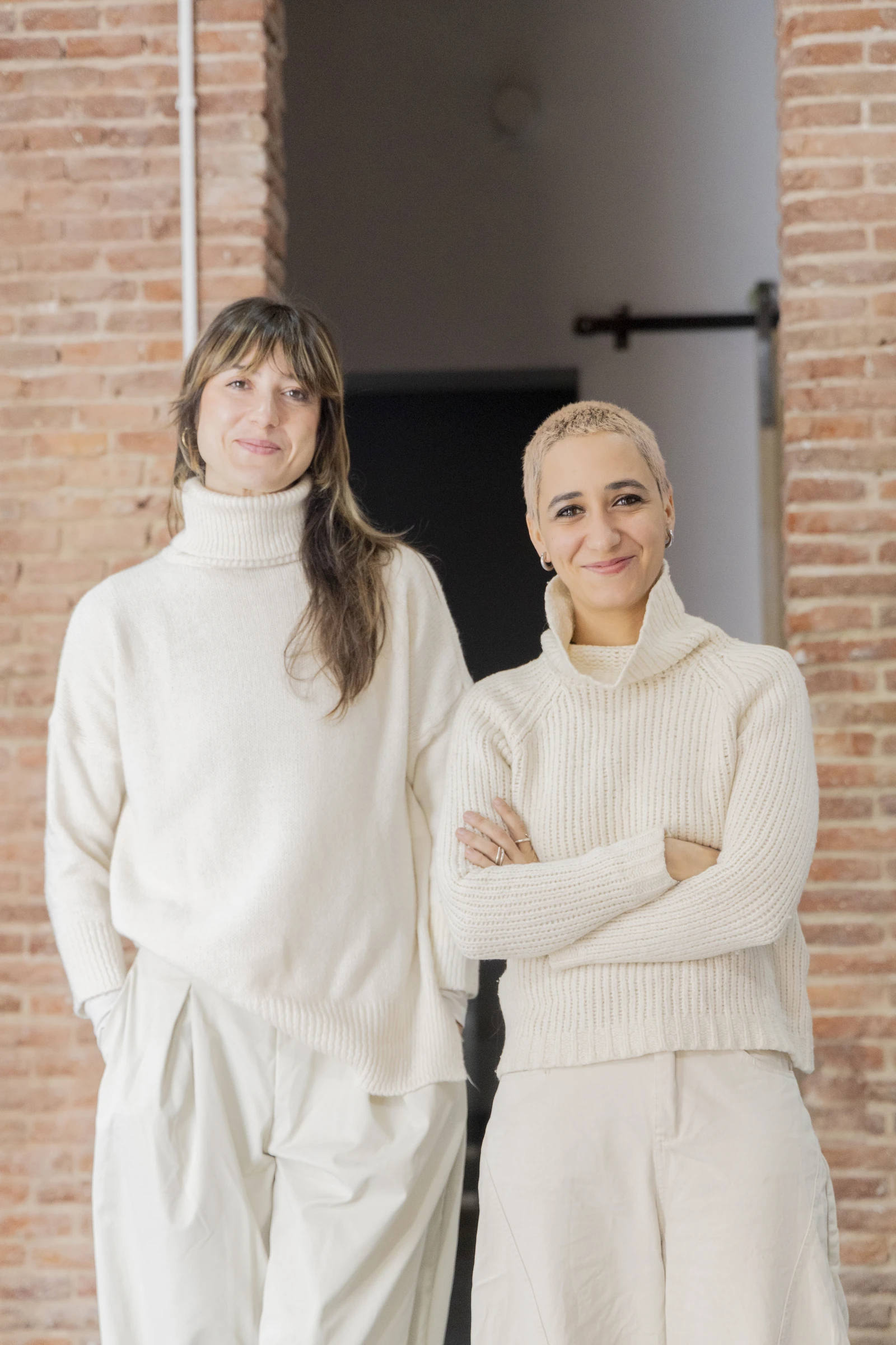 Blanca León y María Heredia, fundadoras de PNT, en la galería de Lavapiés